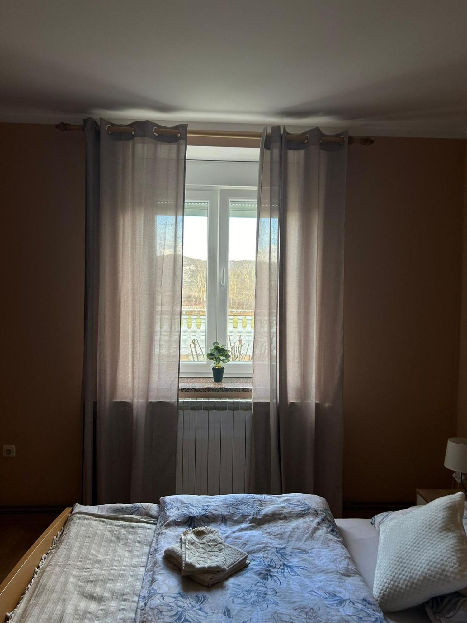 Domus Nostra Lägenhet Lovinac  Exteriör bild